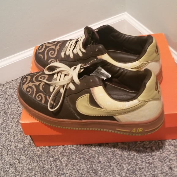 Air Force 1 Low Premium Black History Month size10 - Picture 3 of 8